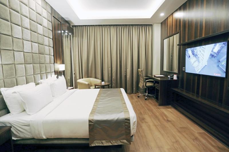 Ramada Jamshedpur Bistupur Hotel Exterior photo